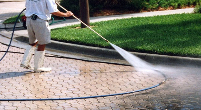 How Driveway Pressure Washing Instantly Improves Home Appearance 