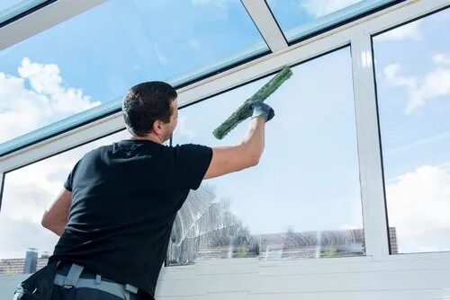 What to Expect from a Professional Commercial Window Cleaning Visit